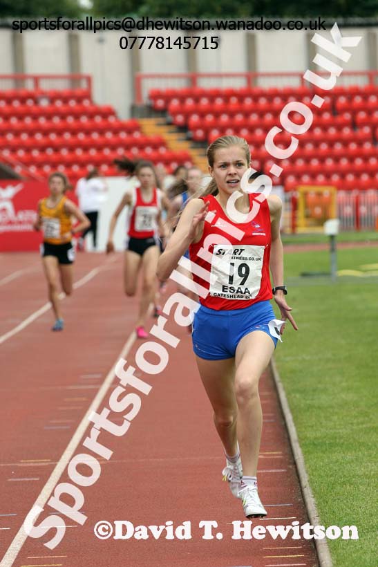 Junior girls 800 metres, 2015 English Schools Track and Field Champs., Gateshead Stadium. Photo: David T. Hewitson/Sports for All Pics